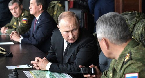 Владимир Путин на военных учениях. Фото http://kremlin.ru/events/president/news/61584/photos