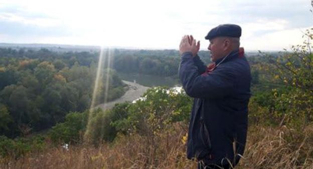 Руководитель региональной   национально-культурной автономии "Ногай Эл» ЯНАО Хаирбек Алакаев во время акции в День памяти и скорби ногайского народа, 1 октября 2019 г. Фото Азрета Джемакулова для "Кавказского узла"