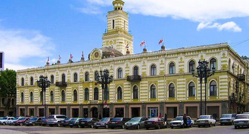 Здание Тбилисского сакребуло. Фото: Gilad Rom https://ru.wikipedia.org