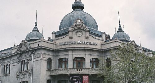 Здание "TBC банка" в Тбилиси. Фото By TopNika - F2170021, CC BY-SA 2.0, https://commons.wikimedia.org/w/index.php?curid=38797548