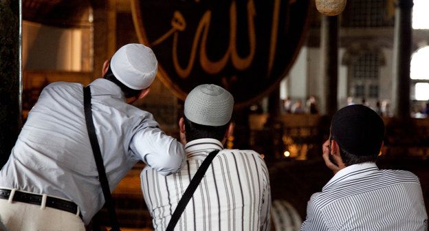 Мужчины мусульмане. Фото: CC BY 2.0/Maks Karochkin. https://www.flickr.com/photos/karochkin/