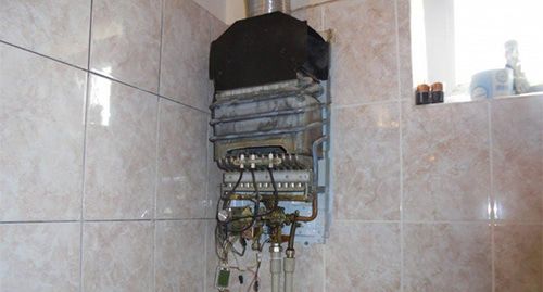 Газовый водонагреватель в частном домовладении в городе Назрань, где произошло отравление угарным газом. Фото: ГУ МЧС РФ по Республике Ингушетия. http://06.mchs.gov.ru/