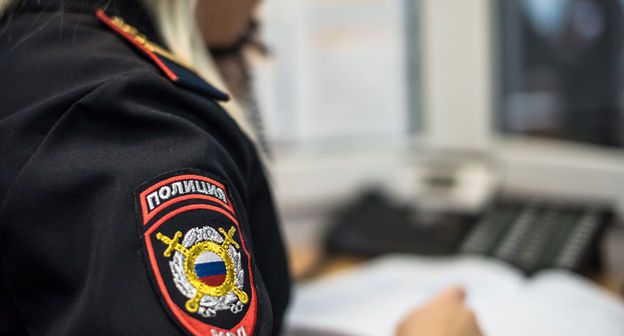 Сотрудник полиции. Фото Елены Синеок Юга.ру