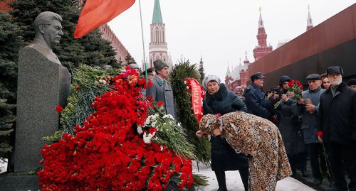 Церемония, посвященная 66-й годовщине смерти Иосифа Сталина в Москве. Фото: Reuters, Максим Шеметов
