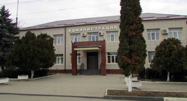 Администрация города Сунжа. Фото  http://vestikavkaza.ru/news/V-samom-molodom-gorode-Ingushetii-vybrali-gradonachalnika.html