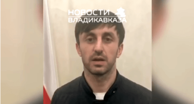 Бывший депутат собрания представителей Ардонского района Василий Гогичаев во время видеообращения. Стоп-кадр видео YouTube канала "ОcНова". https://www.youtube.com/watch?time_continue=25&v=eldfEN9Ds3s&feature=emb_title