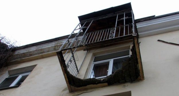 Обрушившийся балкон в доме № 13 на ул. Мира в Волгограде. Фото Вячеслава Ященко для "Кавказского узла"