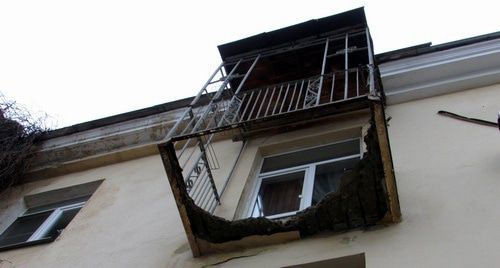 Обрушившийся балкон в доме № 13 на ул. Мира в Волгограде. Фото Вячеслава Ященко для "Кавказского узла"