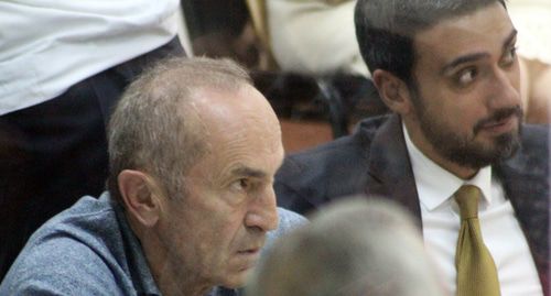Роберт Кочарян (слева) и его адвокат в зале суда. Фото Тиграна Петросяна для "Кавказского узла"