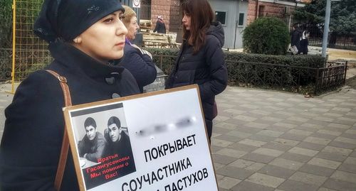 Жительница Махачкалы Рита Ройтман поддержала акцию Гасангусейнова. Фото Ильяса Капиева для "Кавказского узла"