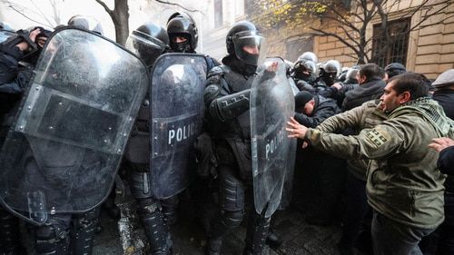 Участники акции протеста против досрочных парламентских выборов в Грузии. Фото: REUTERS/Irakli Gedenidze