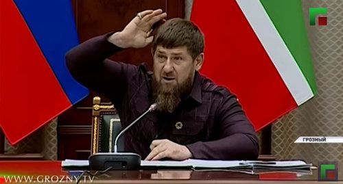 Рамзан Кадыров на заседании правительства Чечни. Кадр видео ЧГТРК "Грозный" https://www.youtube.com/watch?v=rPQzE5F2u0w