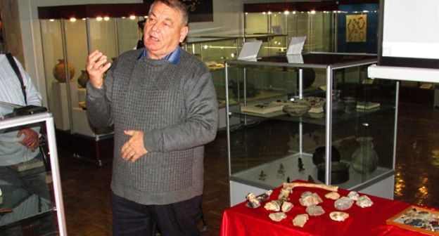 Александр Ярков и его коллекция. Фото Вячеслава Ященко для "Кавказского узла".