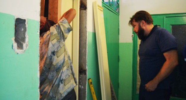 Капремонт лифта. Фото пресс-службы Минстроя Астраханской области. https://minstroy.astrobl.ru