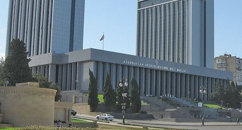 Здание парламента Азербайджана. Interfase Общественное достояние https://ru.wikipedia.org/