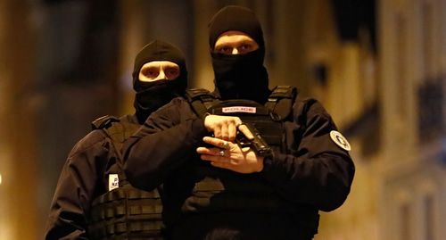 Сотрудники полиции в Страсбурге. Фото: REUTERS/Christian Hartmann 