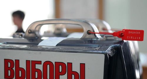 На избирательном участке. Фото © Елена Синеок. ЮГА.ру
