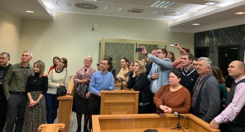 Группа поддержки Николая Кузичкина и Вячеслава Попова в суде в Краснодаре. Фото Константина Елтавского