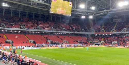 Пустые трибуны во время футбольного матча "Спартак" - "Ростов". Фото: скриншот со страницы FC Spartak Moscow в Twitter https://twitter.com/fcsm_official/status/1203724384466325504
