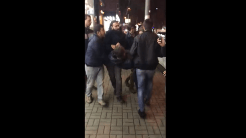 Скриншот видео нападения студентов на видеоблогера Нарека Маляна в ночь на 4 марта 2019 года, https://www.facebook.com/restarttimes.am/videos/960188047522246/