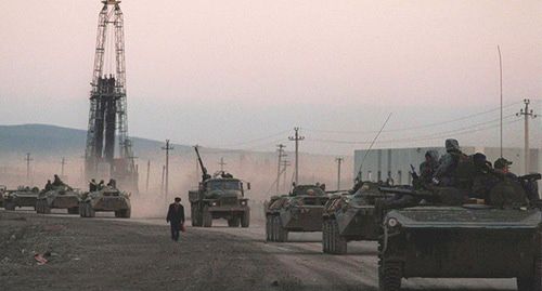 Военная техника на дорогах Чечни. Декабрь 1994 года. Фото: REUTERS/Yuri Tutov