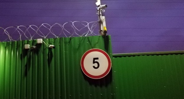 Въезд на территорию режимного объекта. Фото Нины Тумановой для "Кавказского узла"