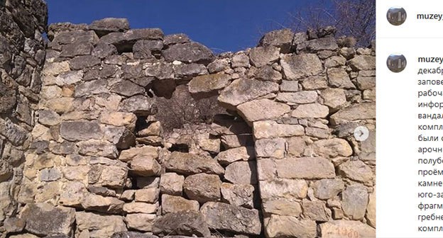 Башня в селе Бейни. Фото:пресс-служба ГКУ "Джейрахско-Ассинский государственный историко-архитектурный и природный музей-заповедник" https://www.instagram.com/p/B6IW-wxnZmE/