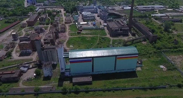 Территория маисового комбината в Беслане. Стоп-кадр видео канала  "Вызов времени - ВВ" https://www.youtube.com/watch?v=jAtEMbnx7os&feature=emb_logo