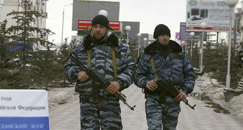 Сотрудники полиции в Грозном. Фото: REUTERS/Said Tsarnayev