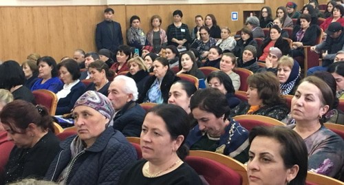 Участники конференции, посвященной проблемам развития языков народов КЧР, город Карачаевск, 19 декабря 2019 года, фото Аси Капаевой