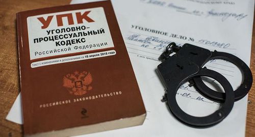 Уголовное дело, УПК и наручники. © Фото Елены Синеок, Юга.ру