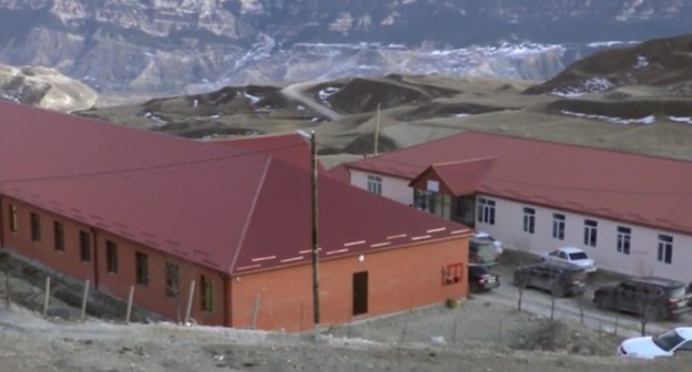 Школа в селе Аргвани. Скриншот из видео "Кавказского узла" https://www.youtube.com/watch?v=m_7QQTdRDSk&feature=youtu.be