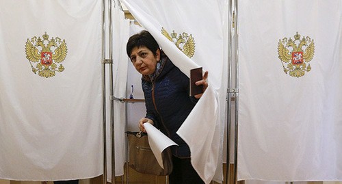 На избирательном участке. Фото: REUTERS/Eduard Korniyenko