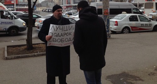 Ярослав Савин на пикете в поддержку политзаключенных. Фото Алены Садовской для "Кавказского узла".