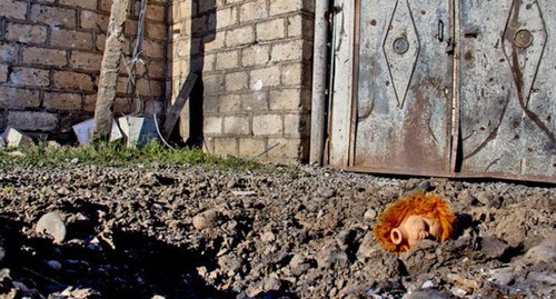 Следы обстрела в деревне Гапанлы  Тартарский район.  Фото Фамиль Махмудбейли для "Кавказского узла"