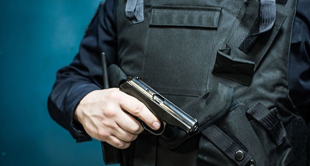 Сотрудник силовых структур. © Фото Елены Синеок, Юга.ру