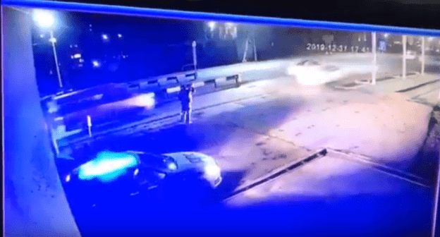 Кадр записи камеры видеонаблюдения на посту ДПС в Магасе https://www.youtube.com/watch?v=GPIU4lYnQGk