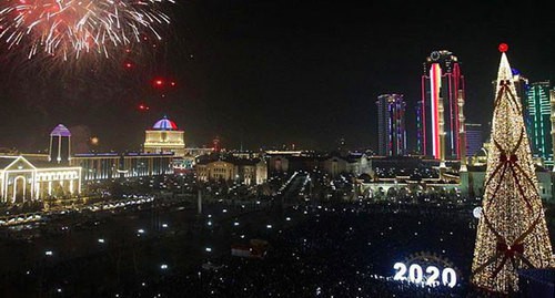 Празднование Нового года в Грозном. Кадр видео ИА "Грозный-информ".