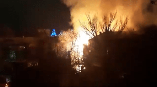 Скриншот видео пожара в Астрахани 2 января 2020 года, https://vk.com/wall-74899003_1107997?reply=1108001&z=video-74899003_456246874%2F69aeefc0ac498041fc%2Fpl_post_-74899003_1108113