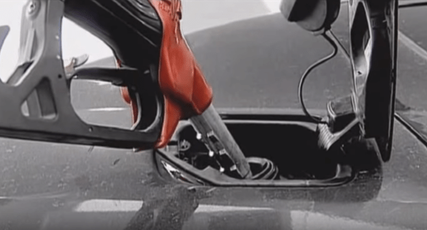 Заправка автомобиля топливом, скриншот видео https://youtu.be/Y7Dw8uR3QyE