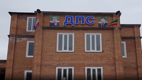 Здание поста ДПС, открытое 7 января 2020 года на границе Чечни и Ингушетии. Скриншот видео https://www.instagram.com/p/B7Bue6GlMjg/