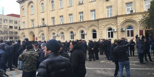 Протестующие у здания администрации президента Абхазии в Сухуме, 11 января 2020 года. Фото Анны Грицевич для «Кавказского узла»
