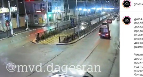 Водитель автомобиля движется по пешеходной аллее в Хасавюрте. Скриншот публикации на странице МВД по Дагестану в Instagram https://www.instagram.com/p/B7MO7kCIs59/