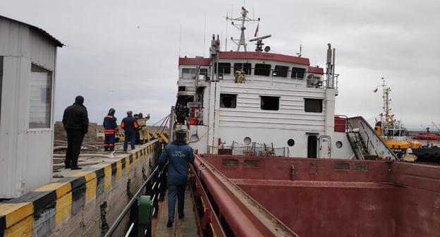 Морской порт Махачкалы. Фото пресс-службы МЧС РФ https://ren.tv/news/v-rossii/648160-pozhar-na-iranskom-sukhogruze-v-portu-makhachkaly-potushen?utm_source=yxnews&utm_medium=desktop&utm_referrer=https%3A%2F%2Fyandex.ru%2Fnews