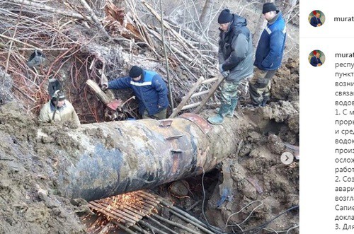Восстановительные работы на водоводе в Адыгее. Фото: скриншот со страницы muratkumpilov в Instagram https://www.instagram.com/p/B7gTVBfIxrT/
