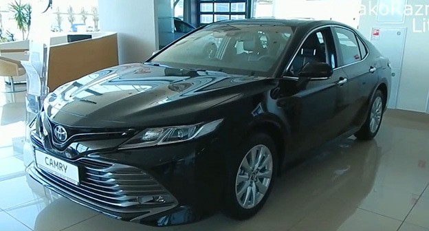 Автомобиль Toyota Camry Elegance SafetyVsyakoRazno Lite. Стоп-кадр видео канала YouTube 
VsyakoRazno Lite https://www.youtube.com/watch?v=2QFSNXdQ3oI