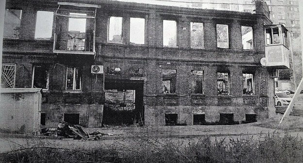 Руины дома по адресу Нижнебульварная, 119, распечатка для суда. Фото Максима Березникова. 
