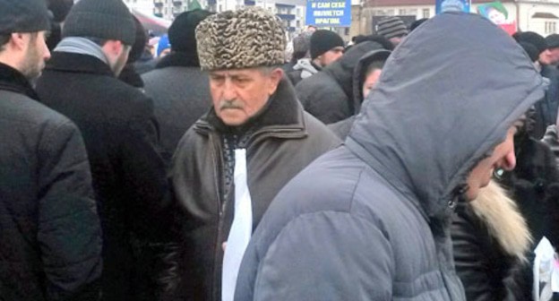 Житель Чечни на массовом мериприятии. Фото Николая Петрова для "Кавказского узла"