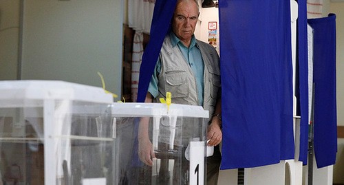 На избирательном участке. Фото: REUTERS/Shamil Zhumatov