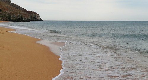 Пляж черноморского побережья. Фото Дины Духовской для "Кавказского узла"
